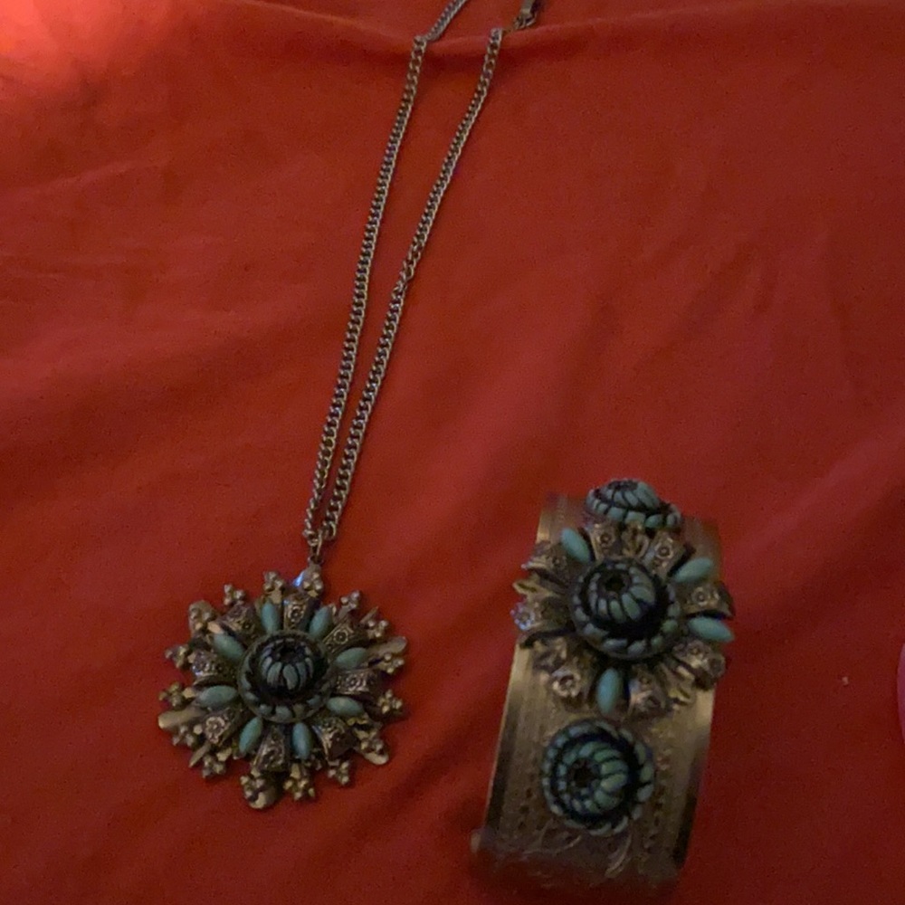 Jewelry - Picture 3 of 3